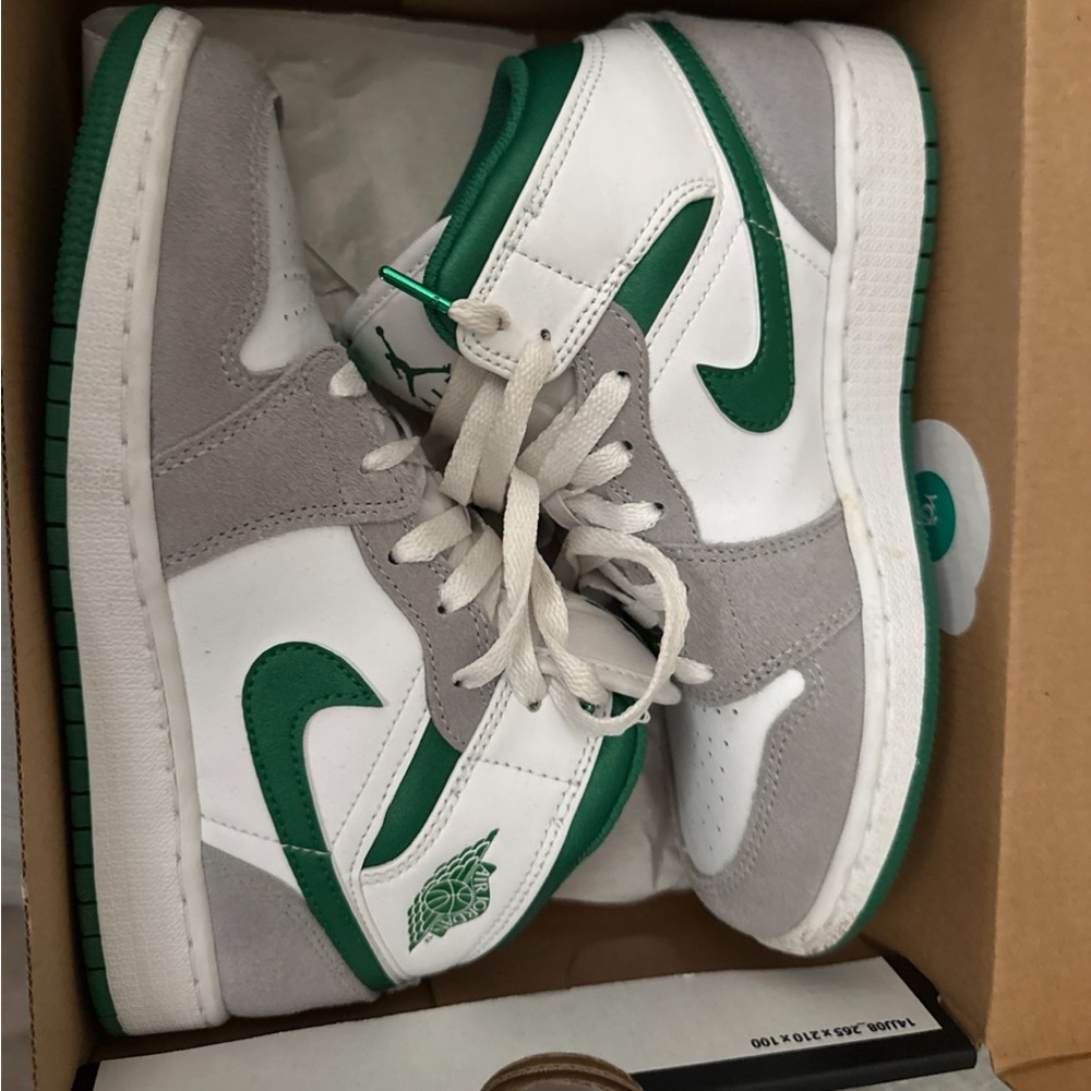 Kids Air jordan 1 mid
white/pine green smoke grey